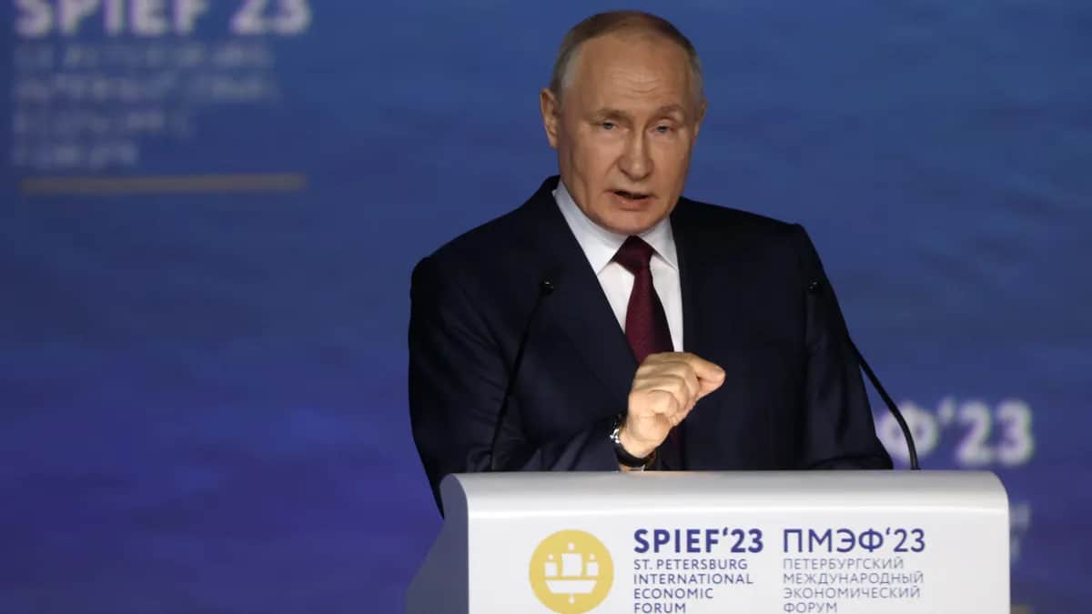 Владимир Путин на Петербургском экономическом форуме, июнь, 2023 г. Фото: Getty Images
