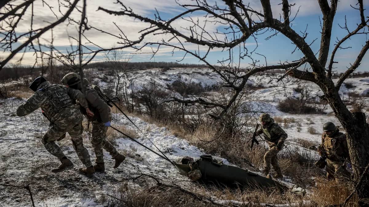 Ukrainian servicemen conduct a tactical medical exercise at an undisclosed location in the Donetsk region, 14 December 2024. Photo: EPA-EFE/24TH MECHANISED BRIGADE PRESS SERVICE HANDOUT
