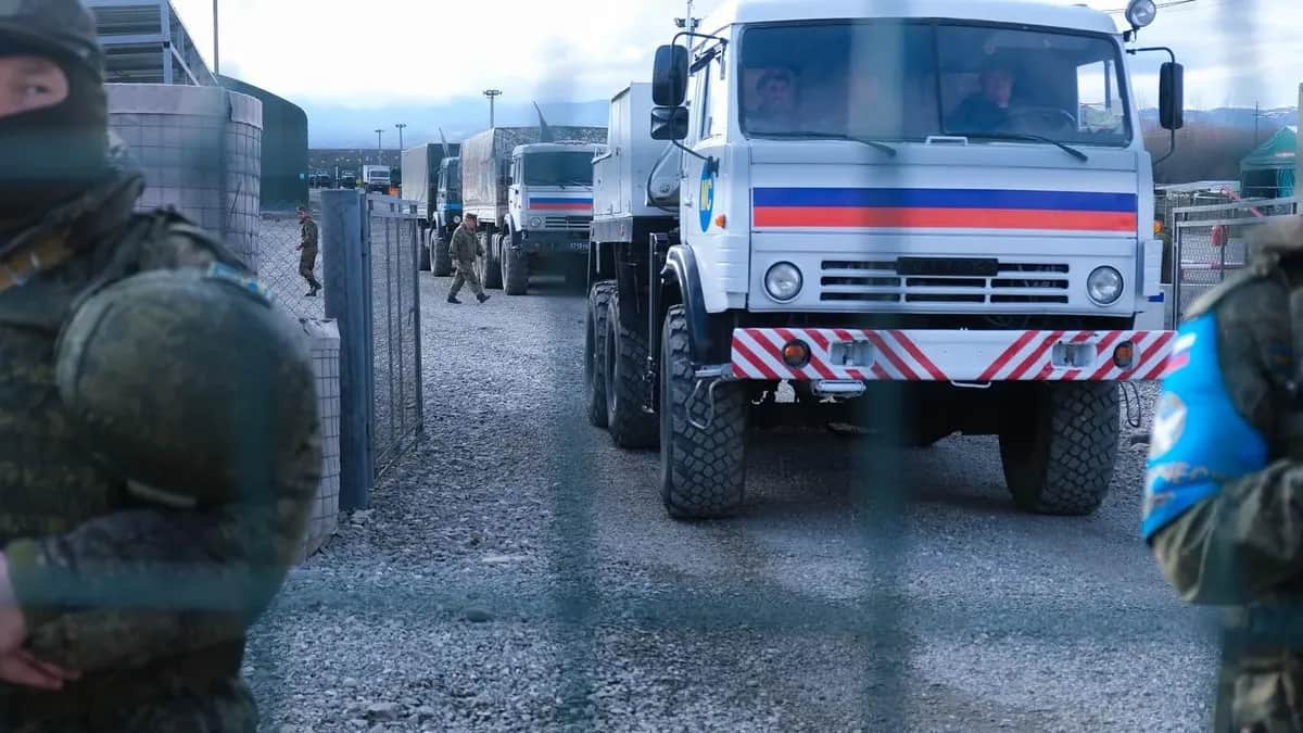 Миротворческие силы РФ в Лачинском коридоре. Фото: <a href="https://www.facebook.com/photo.php?fbid=1414617496008178&amp;set=pb.100023798239360.-2207520000.&amp;type=3">Ani Balayan</a>