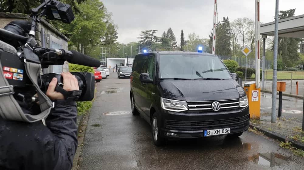 Police vehicles leave the Federal Court of Justice (BGH) in Karlsruhe, Germany, 18 April 2024 EPA-EFE/RONALD WITTEK