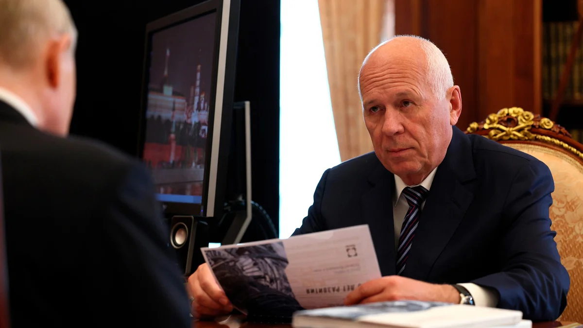 Глава «Ростеха» Сергей Чемезов на встрече с Путиным, Москва, 7 августа 2023 года. Фото:&nbsp;<a data-sk="tooltip_parent" data-stringify-link="http://kremlin.ru/events/president/news/71993/photos" href="http://kremlin.ru/events/president/news/71993/photos" rel="noopener noreferrer" target="_blank">Kremlin</a>