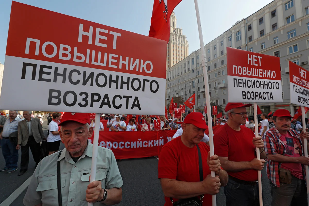 Сторонники КПРФ во время акции протеста против пенсионной реформы в Москве, 22 сентября 2018 года. Фото: Сергей Ильницкий / EPA