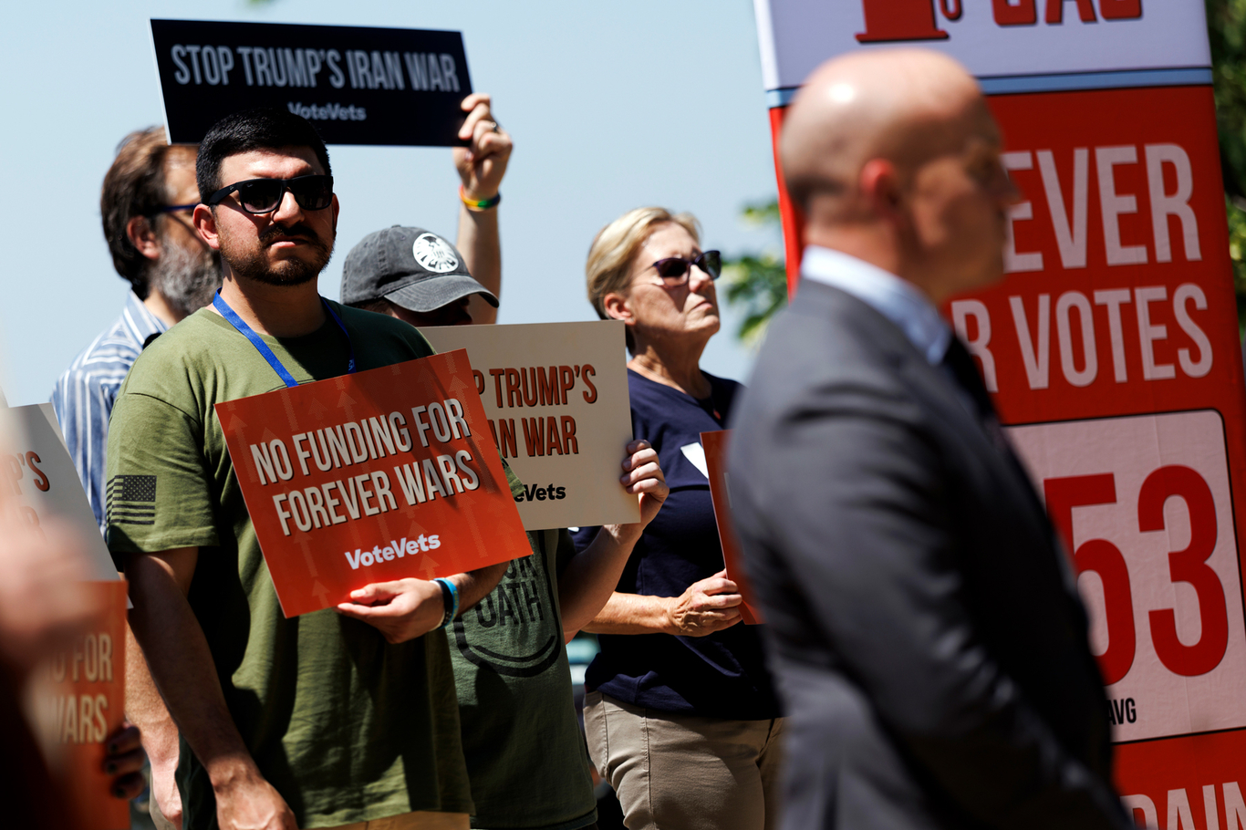 Митинг против конфликта с Ираном у здания Капитолия США, Вашингтон, округ Колумбия, США, 20 мая 2026 года. Фото: Will Oliver / EPA