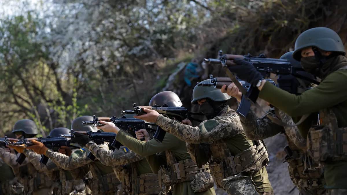 Members of the Siberian Battalion train on a shooting range near Kyiv, Ukraine, 10 April 2024. Photo: EPA-EFE / SERGEY DOLZHENKO