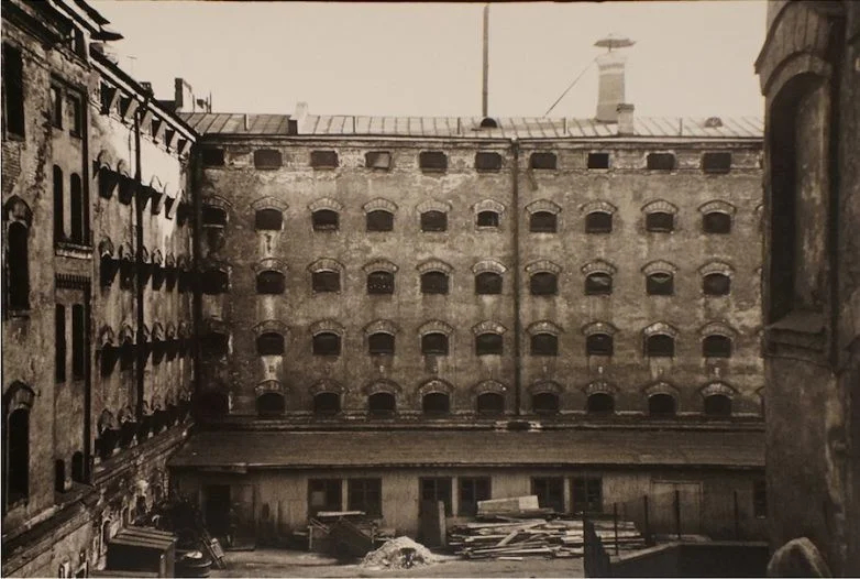 Исправительно-трудовая колония «Кресты» в 1922 году. Фото: <a href="https://commons.wikimedia.org/w/index.php?curid=50827433" rel="noopener noreferrer" title="https://commons.wikimedia.org/w/index.php?curid=50827433">Wikimedia Commons</a>, CC BY-SA 4.0