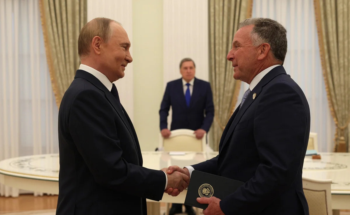 Владимир Путин встречается со спецпосланником Президента США Стивеном Уиткоффом, 6 июля 2025 года. Фото: <a data-sk="tooltip_parent" data-stringify-link="http://kremlin.ru" href="http://kremlin.ru/" rel="noopener noreferrer" target="_blank">kremlin.ru</a>