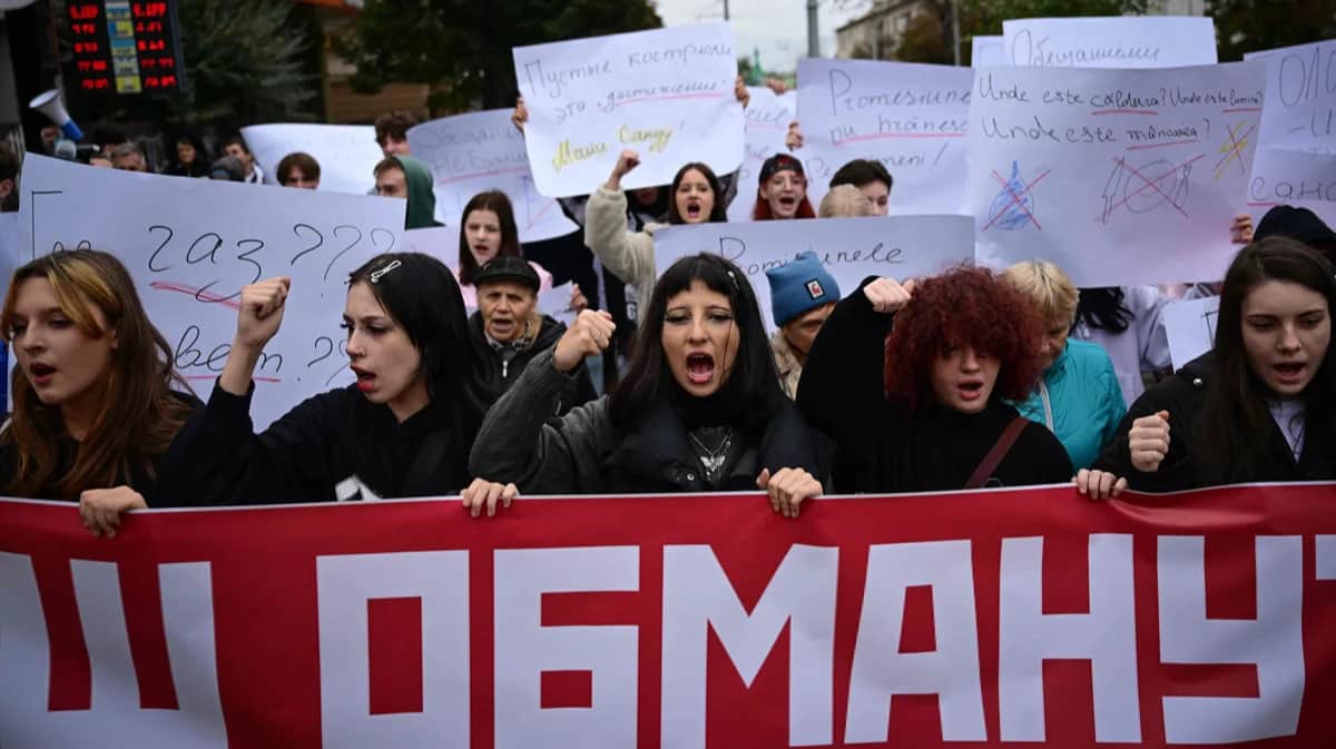 Шествие против президента Молдовы и кандидата на переизбрание Майи Санду, а также против присоединения Молдовы к Европейскому союзу, Кишинев, 12 октября 2024 года. Фото: Daniel Mihailescu / AFP / Scanpix / LETA