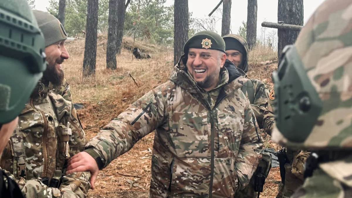 Апти Алаудинов с бойцами отряда «Камертон Ахмат». Фото:&nbsp;<a target="_blank" data-stringify-link="https://t.me/kamerton_press/51" data-sk="tooltip_parent" href="https://t.me/kamerton_press/51" rel="noopener noreferrer">kamerton_press</a>&nbsp;/ Telegram