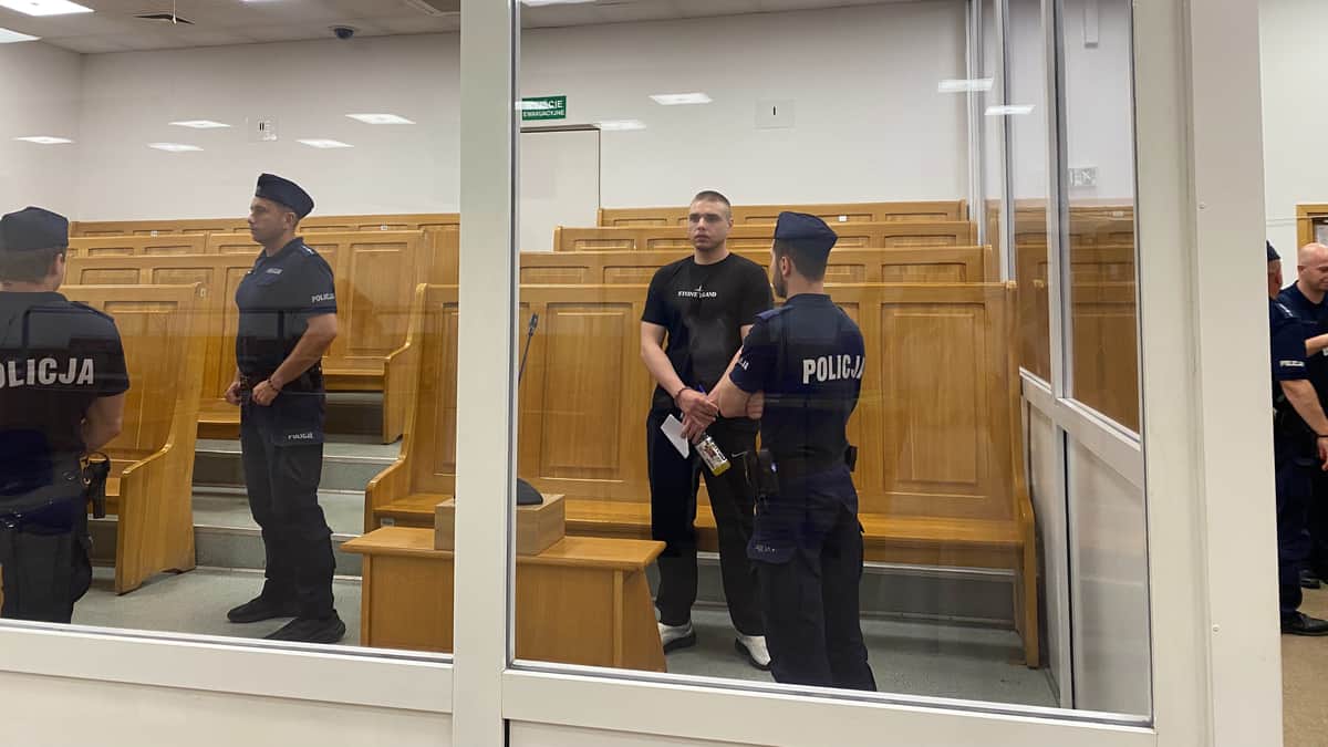Обвиняемый в отправке посылок со взрывчаткой заявил в варшавском суде, что его подставил россиянин