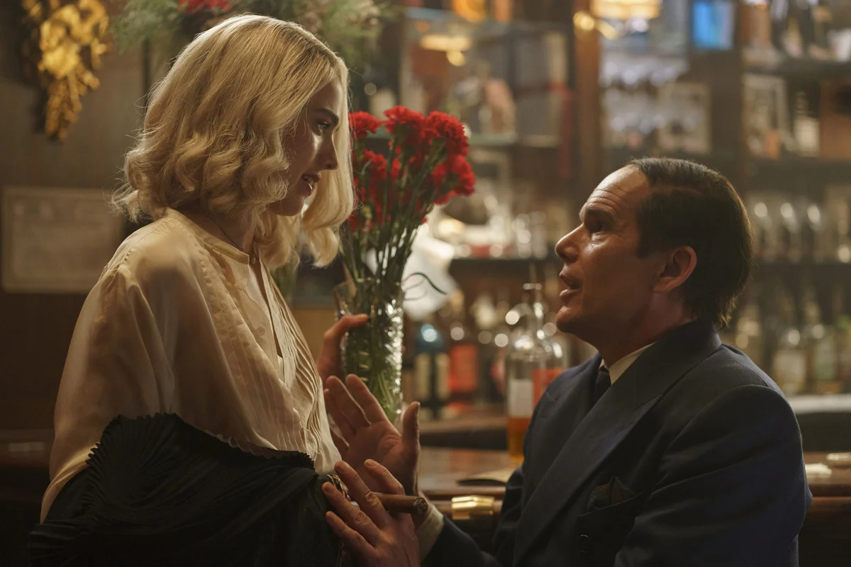 Маргарет Куэлли и Итан Хоук в фильме «Голубая луна», 2025 год. Фото: Sabrina Lantos / Sony Pictures Classics / Berlinale