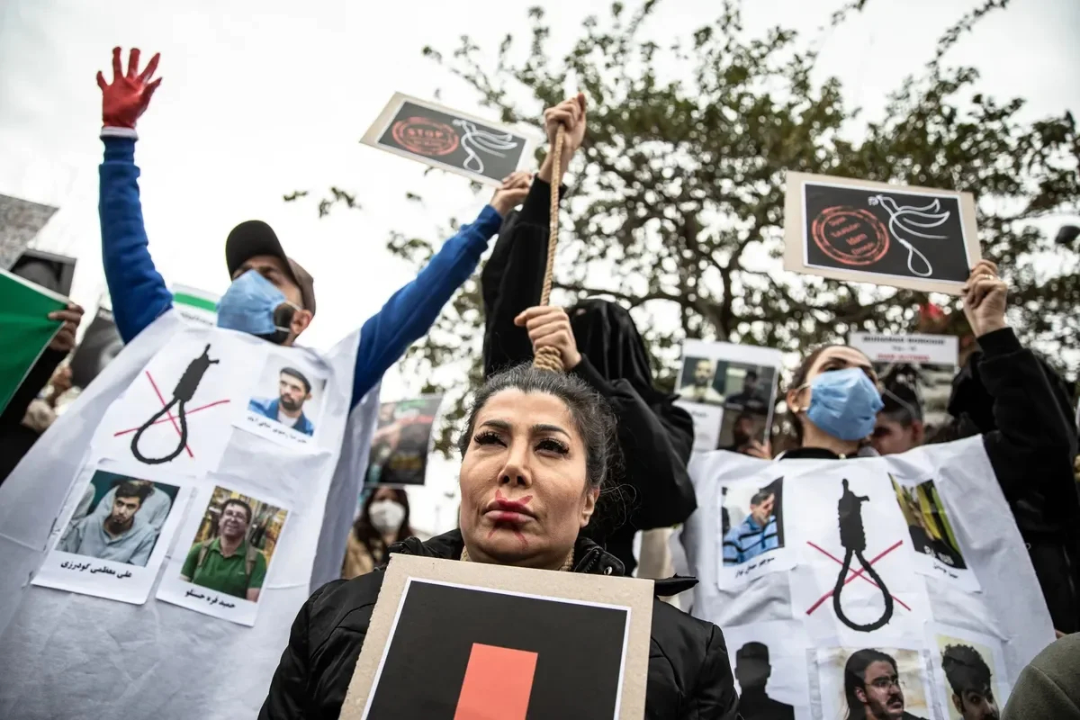 Протестующие в Тегеране. 12 октября 2022 г. Фото: Onur Dogman / SOPA Images / LightRocket / Getty Images