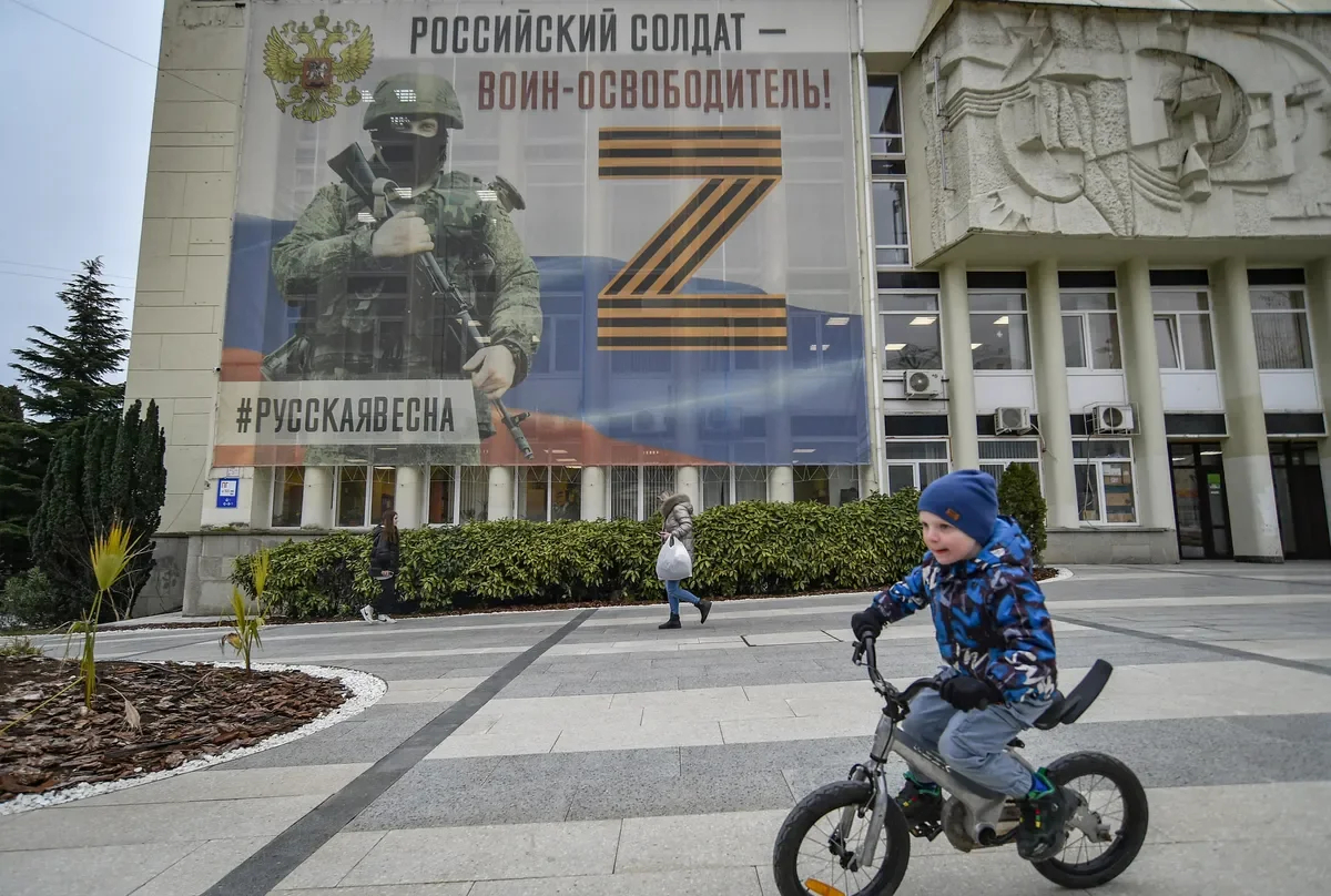 ‘A Russian soldier is a warrior-liberator! #RussianSpring’ Photo: EPA-EFE / STRINGER