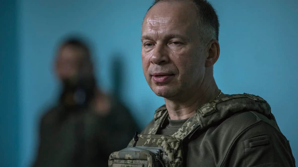 Александр Сырский в ходе награждения украинских военных на Соледарском направлении в Донецкой области, 2 июля 2023 года. Фото: Юрий Мате / Global Images Ukraine / Getty Images