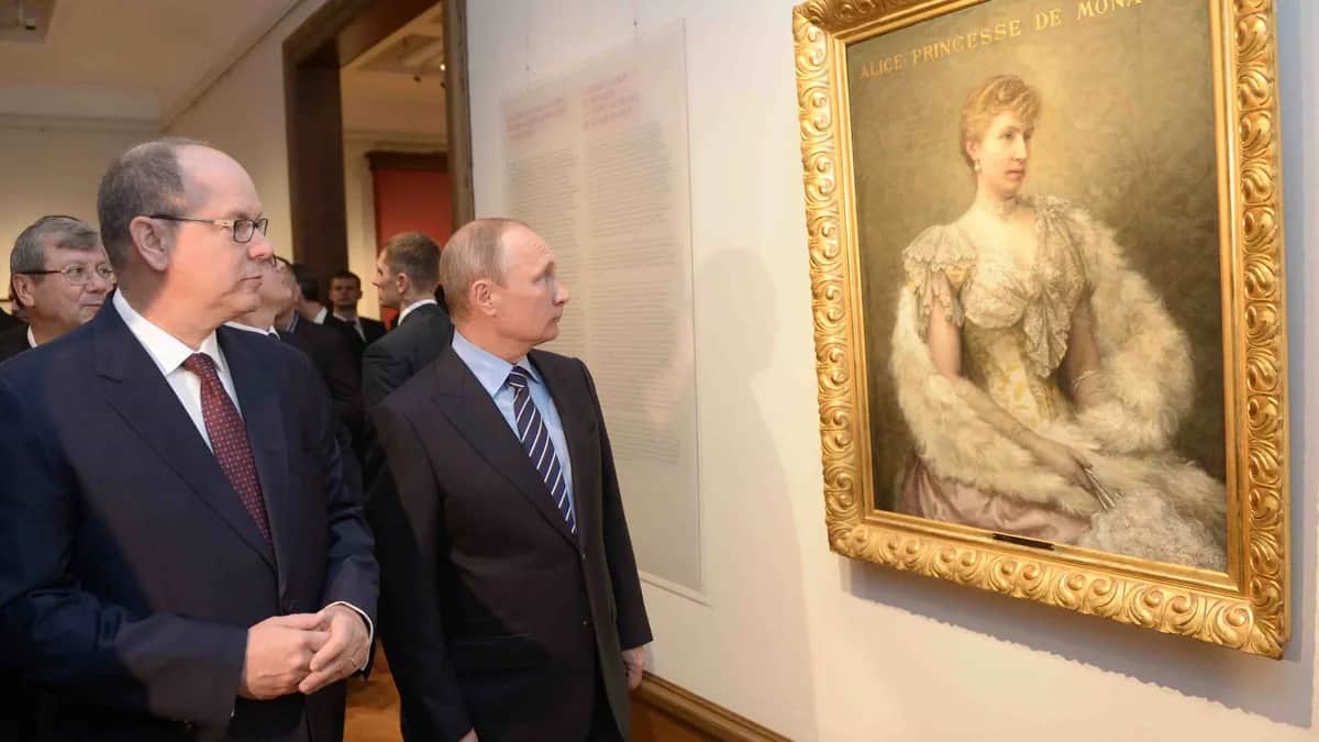 Владимир Путин на выставке «Романовы и Гримальди. Три века истории. XVII -XX века» в Третьяковской галерее, 2016 год. Фото: EPA/ALEXEY NIKOLSKY / SPUTNIK / KREMLIN POOL