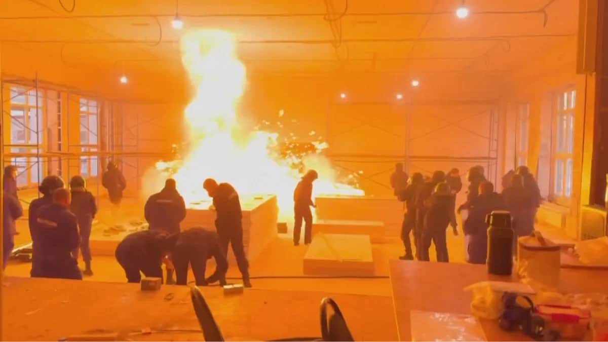 Момент взрыва в Центре профподготовки МВД в Сыктывкаре 15 января 2026 года. Фото: RT