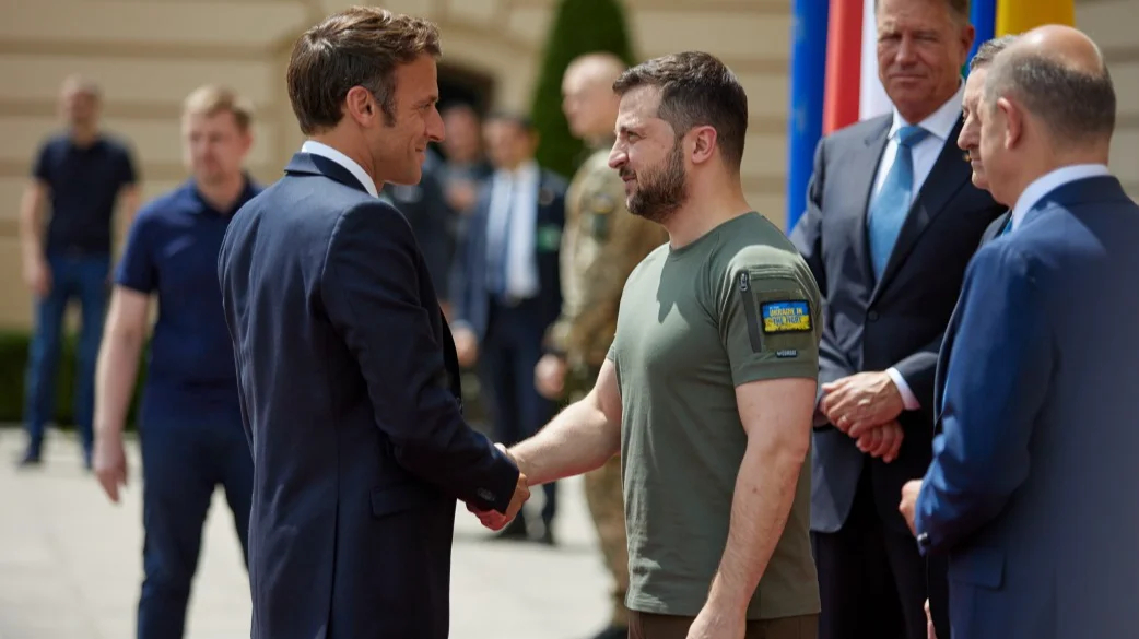 Эмманюэль Макрон: Ще не вмерла Украïна!