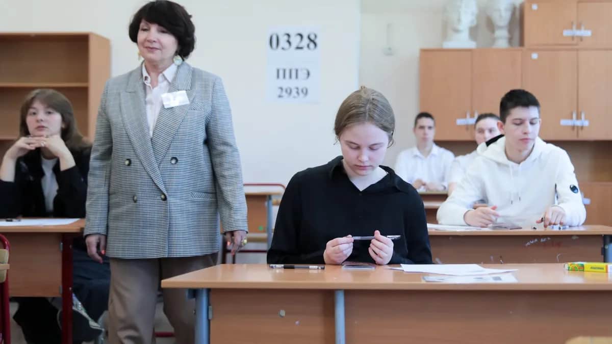 Пункт проведения Единого государственного экзамена (ЕГЭ) в одной из школ Москвы, 23 мая 2024 года. Фото: Василий Кузьмичёнок / АГН «Москва»