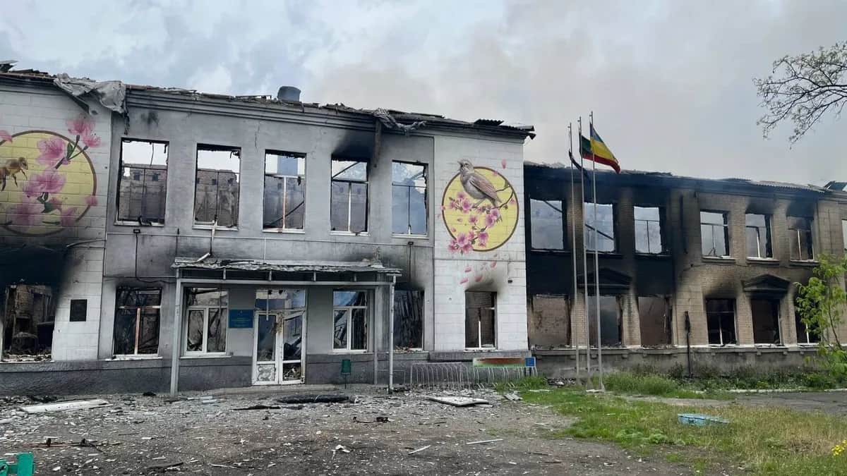 Школа №1 в Авдеевке (Донецкая область) после обстрела. Фото: телеграм-канал «Типичный Донецк»