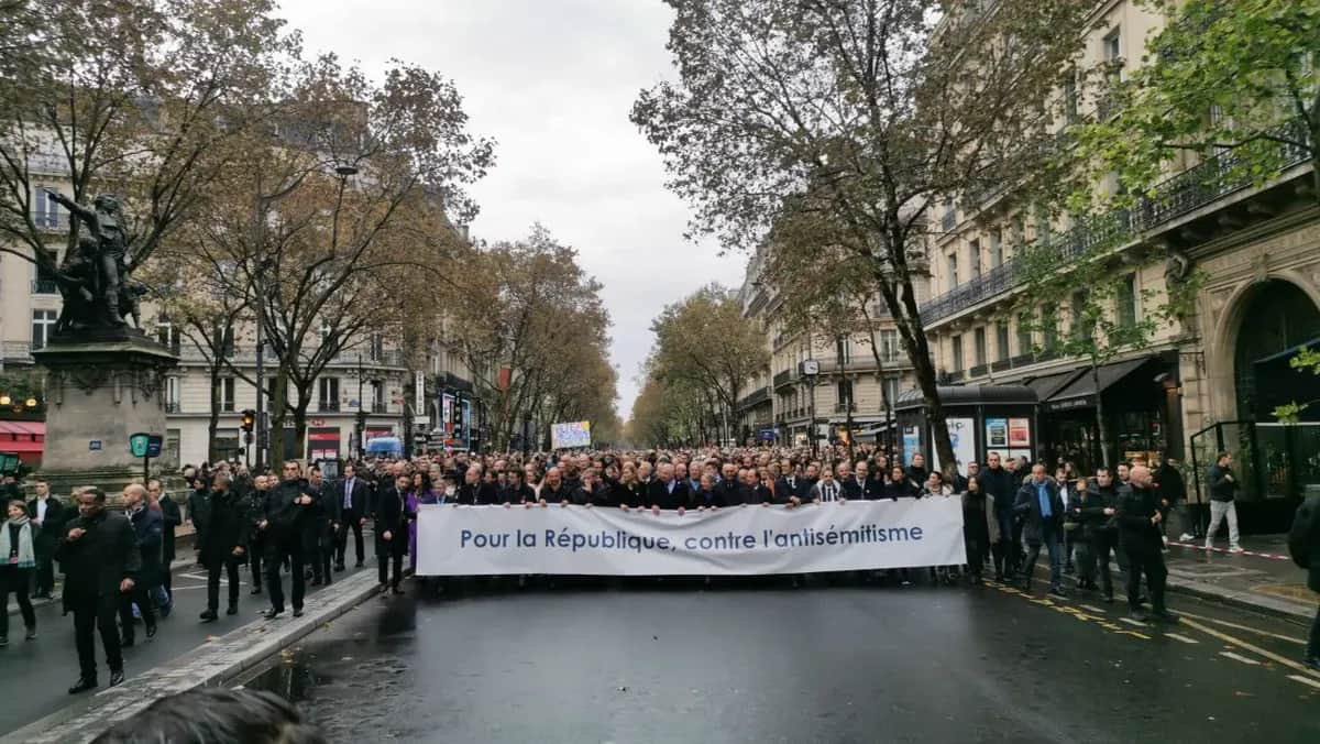 Колонна протестующих в Париже. Фото: Юрий Сафронов / специально для «Новой-Европа».