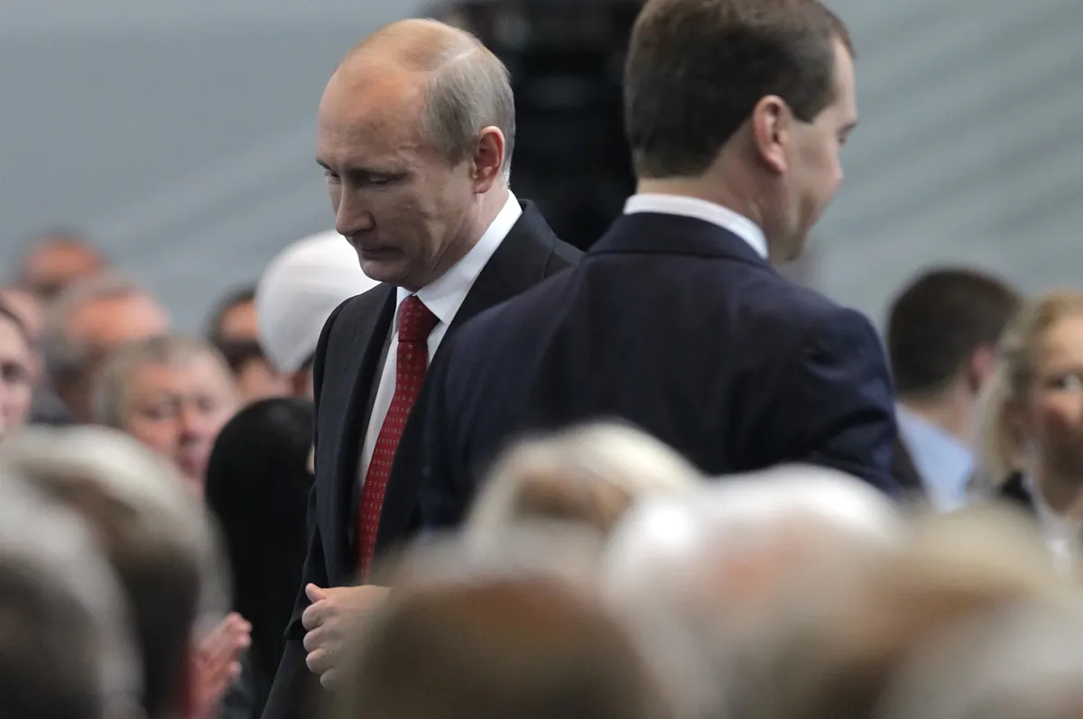 Владимир Путин и Дмитрий Медеведев. Фото: EPA/MAXIM SHIPENKOV