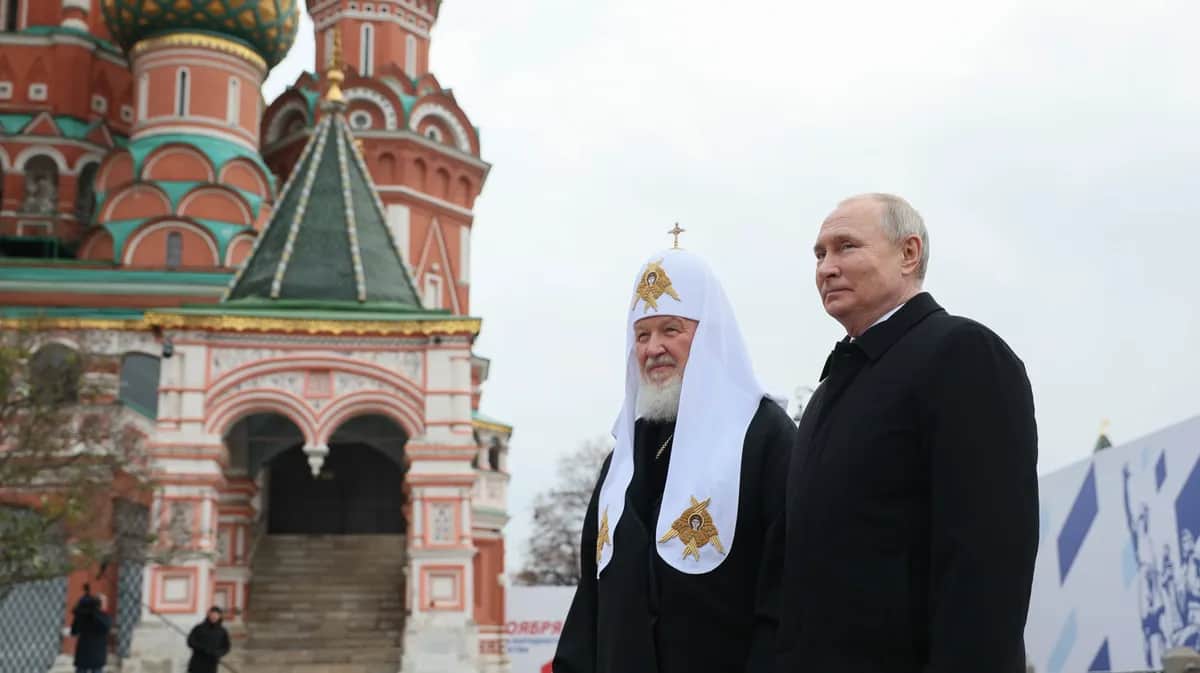 Patriarch Kirill and Vladimir Putin attend a flower-laying ceremony on the National Unity Day in Moscow’s Red Square, 4 November 2023. Photo: EPA-EFE / GAVRIIL GRIGOROV / KREMLIN / POOL