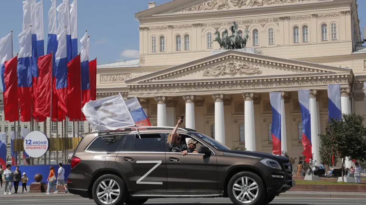 A car sporting a pro-war Z symbol drives past Moscow’s Bolshoi Theatre. Photo: EPA-EFE/MAXIM SHIPENKOV