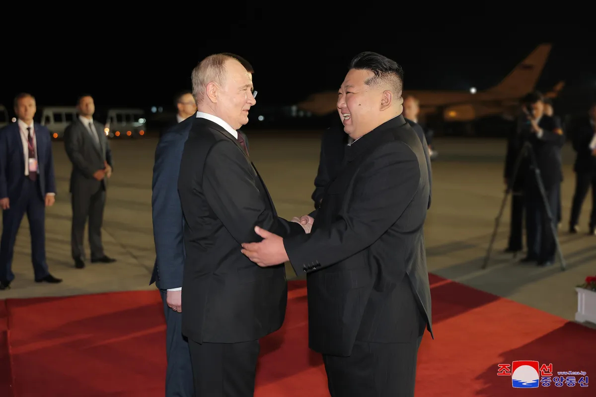 North Korean dictator Kim Jong Un greets Putin upon his arrival at Pyongyang Airport, 19 June 2024. Photo: EPA-EFE / KCNA 