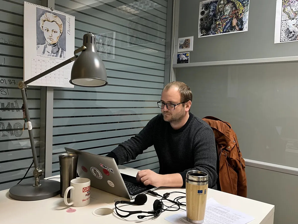 Journalist for the NewsMaker media outlet Yevgeny Cheban. Photo: Ira Purysova / Novaya Gazeta Europe