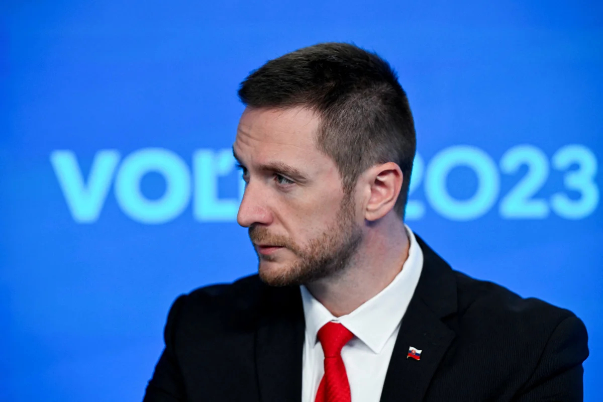 Милан Угрик на теледебатах, 26 сентября 2023 года. Фото: Radovan Stoklasa / Reuters / Scanpix / LETA