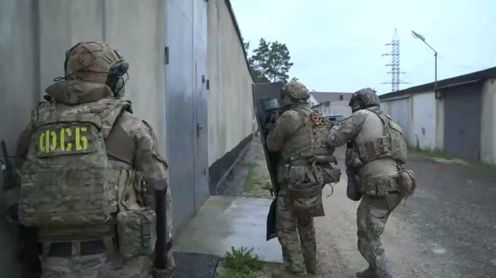 A still from an FSB video showing the operation to detain the suspect.
