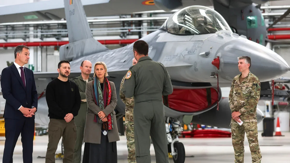 Volodymyr Zelensky visits the Melsbroek Air Base near Brussels with Belgian Prime Minister Alexander De Croo and Belgian Defence Minister Ludivine Dedonder, 28 May 2024. Photo: Olivier Hoslet / EPA-EFE