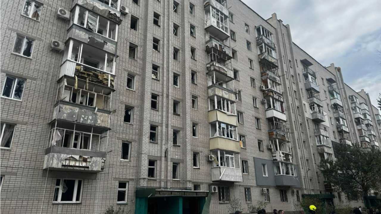 Поврежденный жилой дом в Кременчуге. Фото: ГСЧС Украины / Telegram