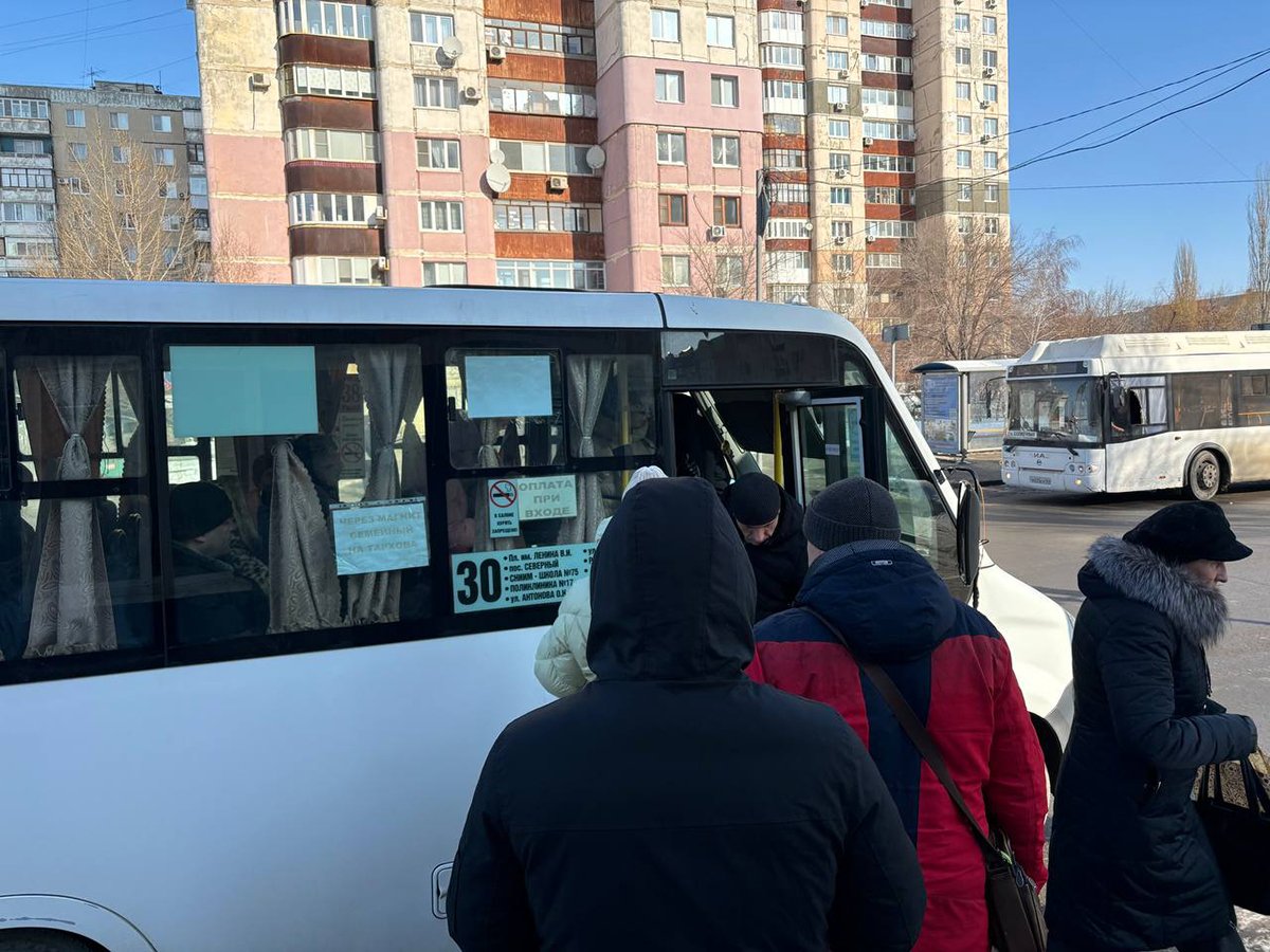 Очередь к маршрутке. Фото: Вадим Таринцев