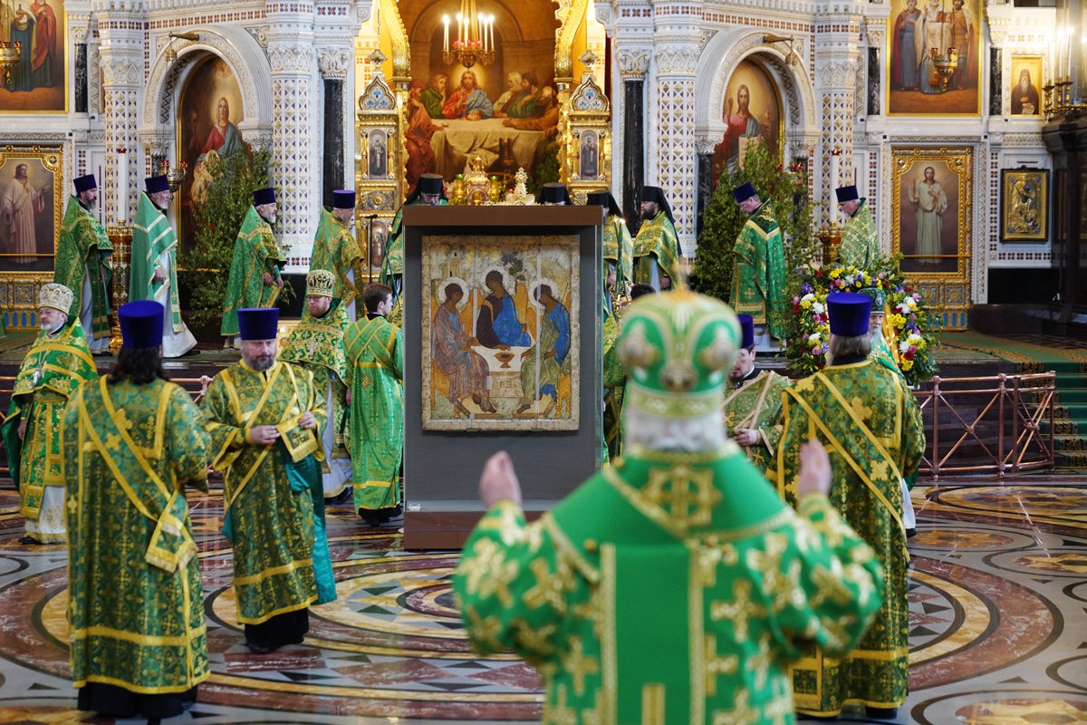 «Троица» Андрея Рублева в Храме Христа Спасителя, 4 июня 2023 года. Фото: Олег Варов / Пресс-служба Патриарха Московского и всея Руси