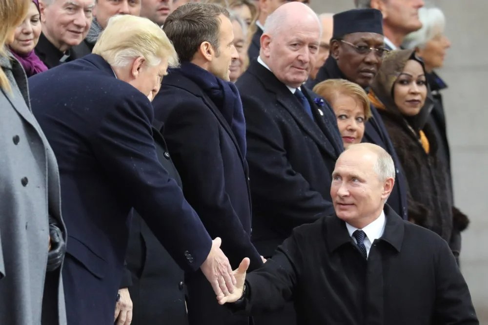 Vladimir Putin shakes hands with US President Donald Trump at the centenary of the WWI armistice at the Arc de Triomphe, Paris, 11 November 2018. Photo: EPA-EFE/LUDOVIC MARIN