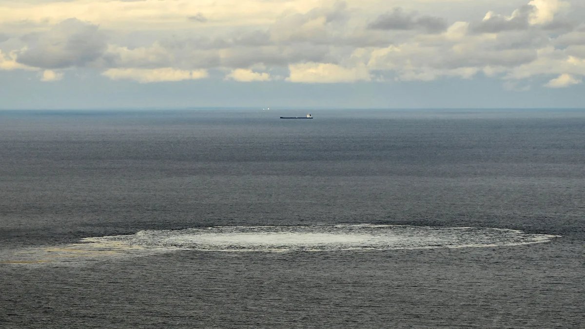 A gas leak on the damaged Nord Stream gas pipeline. Photo: Danish Defence / AFP / Scanpix