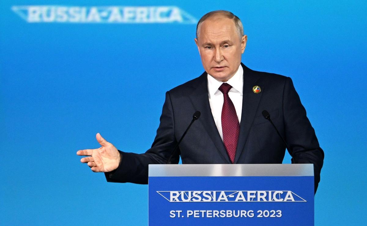 Путин на пленарной сессии форума «Россия-Африка». Фото: kremlin.ru