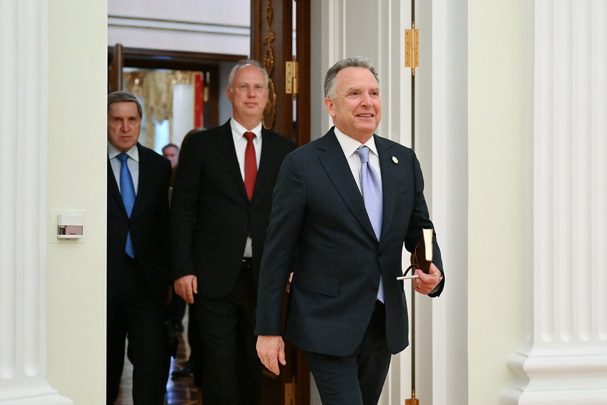 Специальный посланник президента США Стив Уиткофф перед встречей с Владимиром Путиным в Кремле в Москве, Россия, 25 апреля 2025 года. Фото: Кристина Кормилицина / EPA-EFE