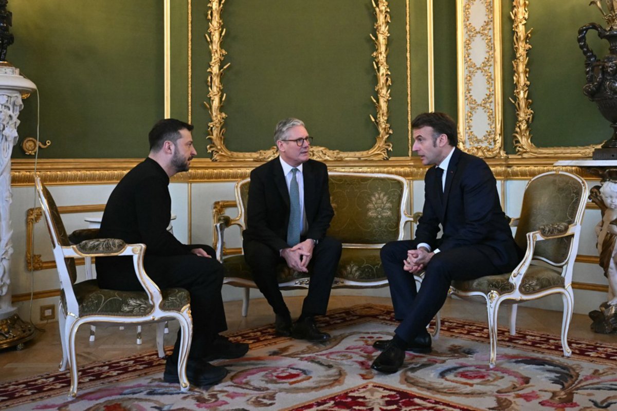 Президент Украины Владимир Зеленский, премьер-министр Великобритании Кир Стармер и президент Франции Эммануэль Макрон. Фото: Justin Tallis / EPA-EFE / POOL