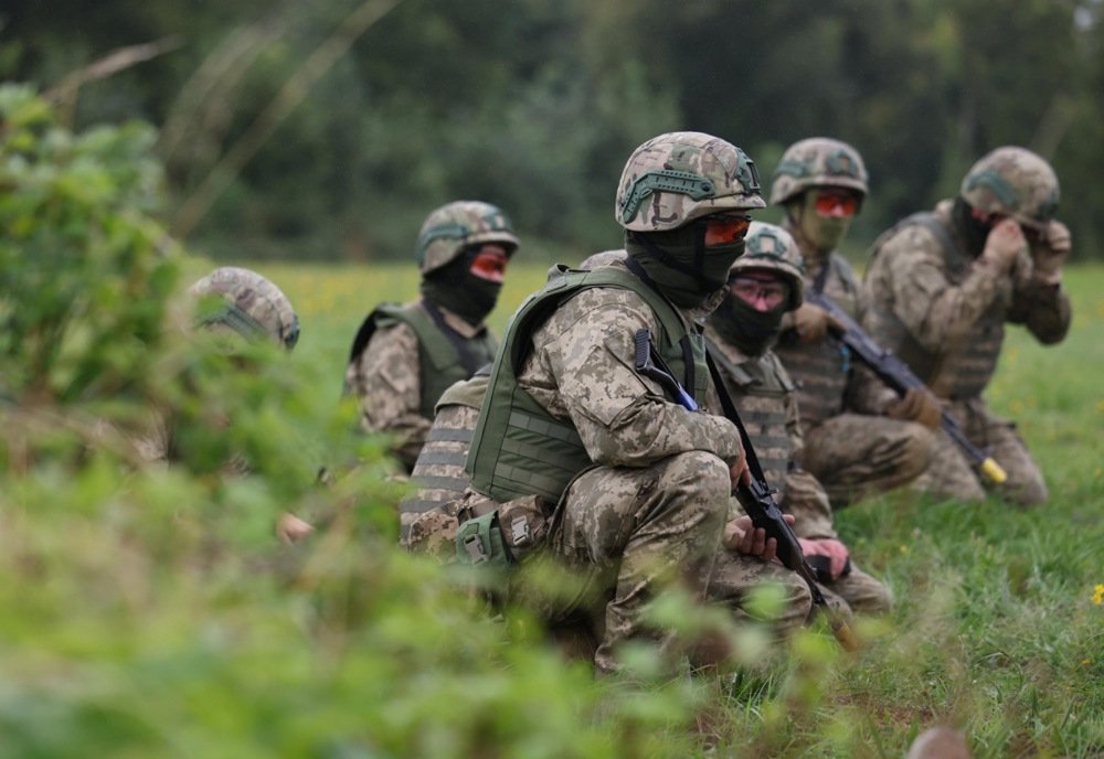 Ukrainian soldiers take part in a training exercise at an undisclosed location in southern Britain, 22 August 2024. Photo: EPA-EFE/NEIL HALL