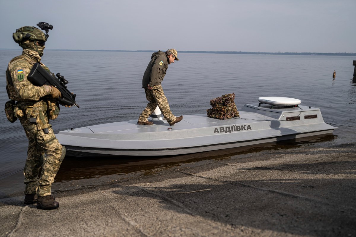 Морской дрон Sea Baby «Авдеевка» на презентации в Киевской области, 5 марта 2024 года. Фото: Evgeniy Maloletka / AP Photo / Scanpix / LETA