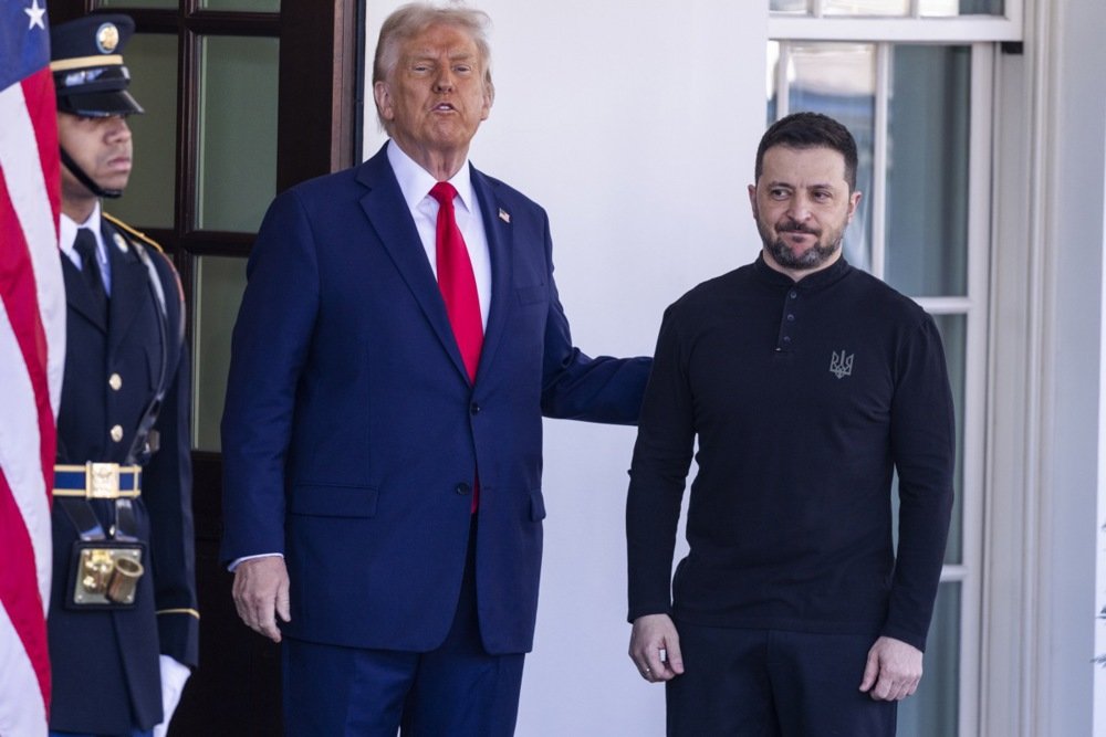 US President Donald Trump welcomes Ukrainian President Volodymyr Zelensky to the White House. Photo: EPA-EFE/SHAWN THEW