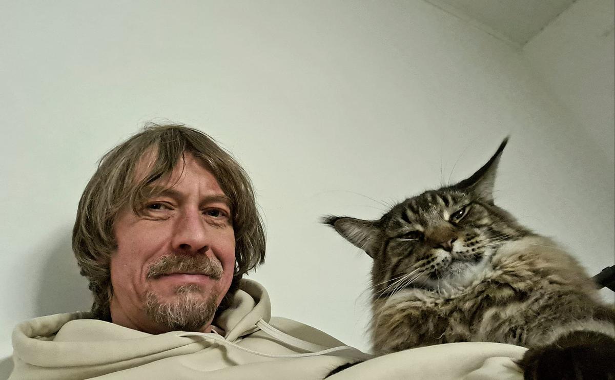 Егор и кот Маркус. Фото: Facebook