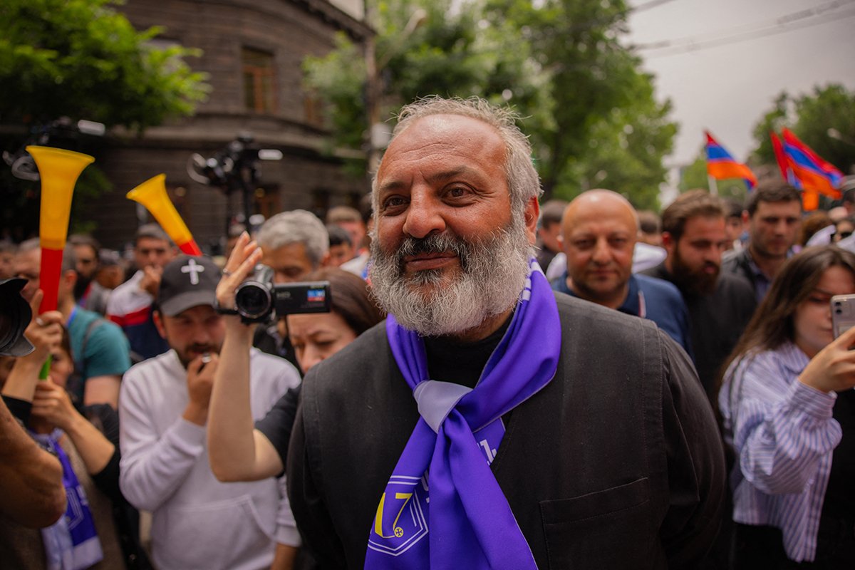 Лидер протестного движения архиепископ Баграт Галстян. Фото: Anthony Pizzoferrato / Middle East Images / ABACAPRESS.COM / Scanpix / LETA