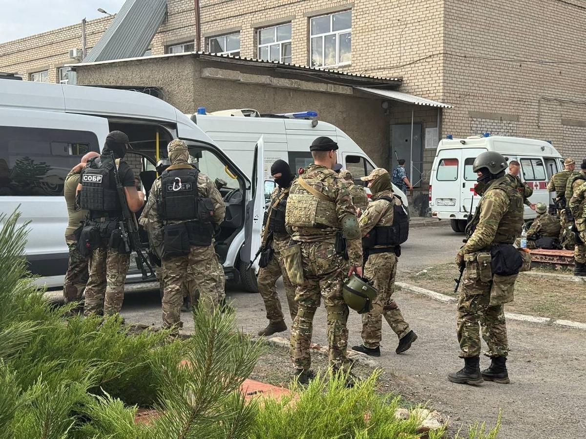 Сотрудники Росгвардии у исправительной колонии, 23 августа 2024 года. Фото: Telegram