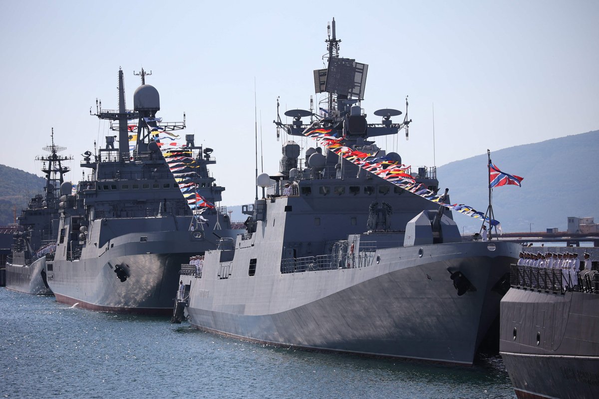 Корабли Черноморского флота России участвуют в праздновании Дня Военно-морского флота в Новороссийске, 30 июля 2023 года. Фото: AFP / Scanpix / LETA