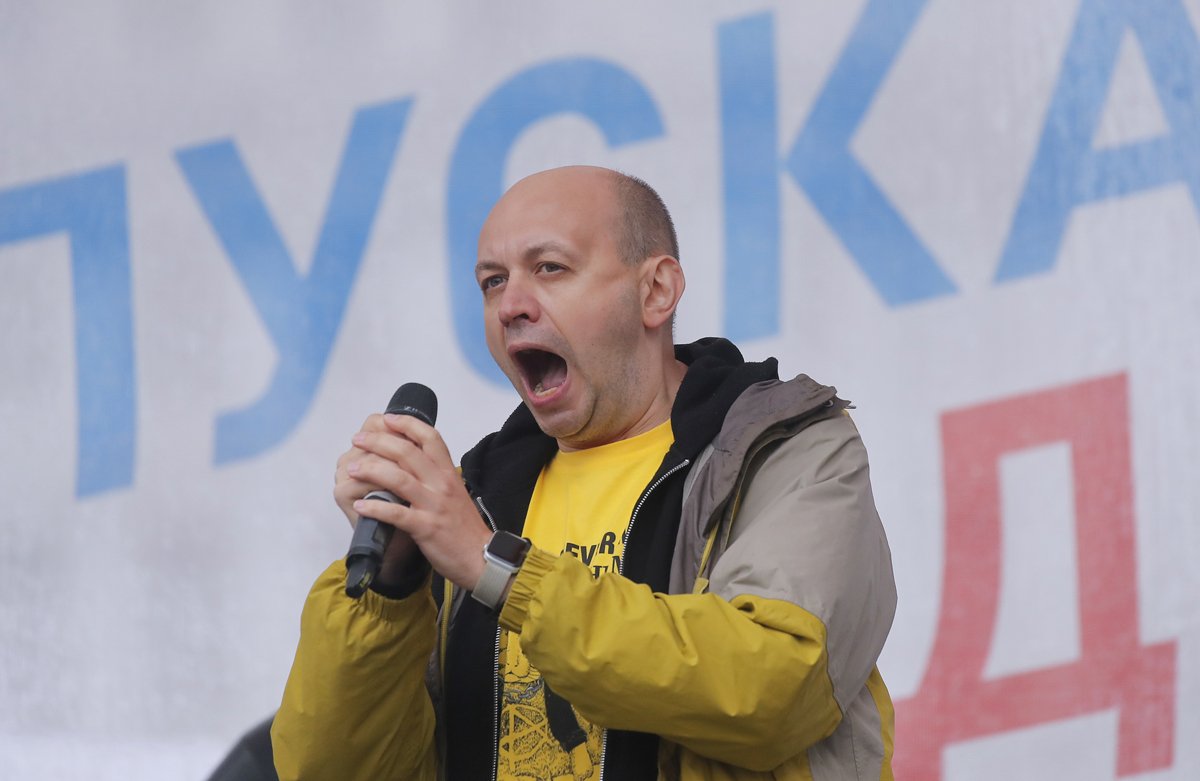 Сергей Смирнов выступает на митинге с требованием допустить оппозиционных кандидатов к участию в выборах в Москве, 10 августа 2019 года. Фото: Максим Шеметов / Reuters / Scanpix / LETA