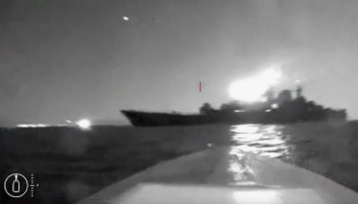Морской дрон приближается к кораблю у Новороссийска, 4 августа 2023 года. Фото: AP Photo / Scanpix / LETA