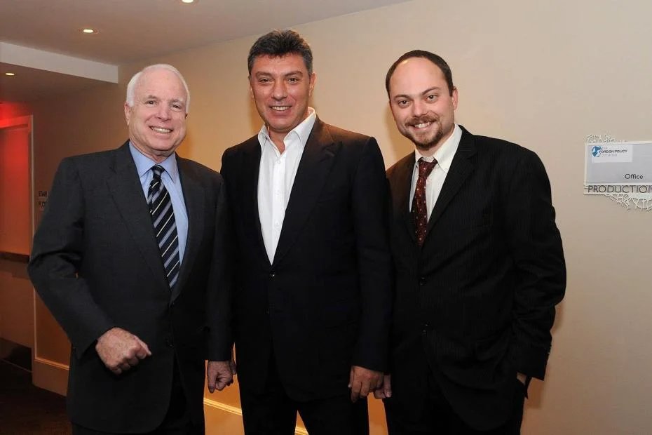 Vladimir Kara-Murza, Boris Nemtsov, and John McCain. Photo: Nemtsov Bridge