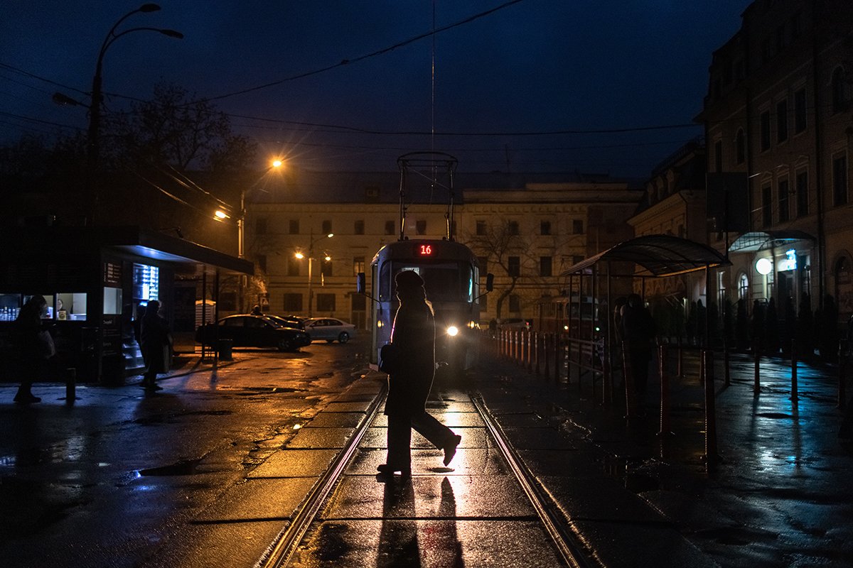 Во время продолжающихся отключений электроэнергии в Киеве, Украина, 6 ноября 2022 года. Фото: Roman Pilipey / EPA-EFE